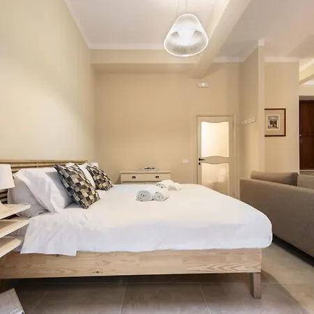 Hostly-suite Il Mediceo-lungarni In Town Center Apartment